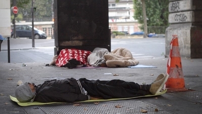 "Mais pour rester chez soi, il faut un chez soi" 